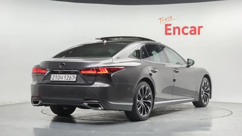 Lexus LS