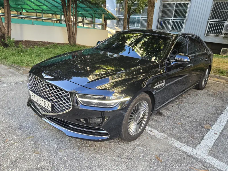 Genesis G90