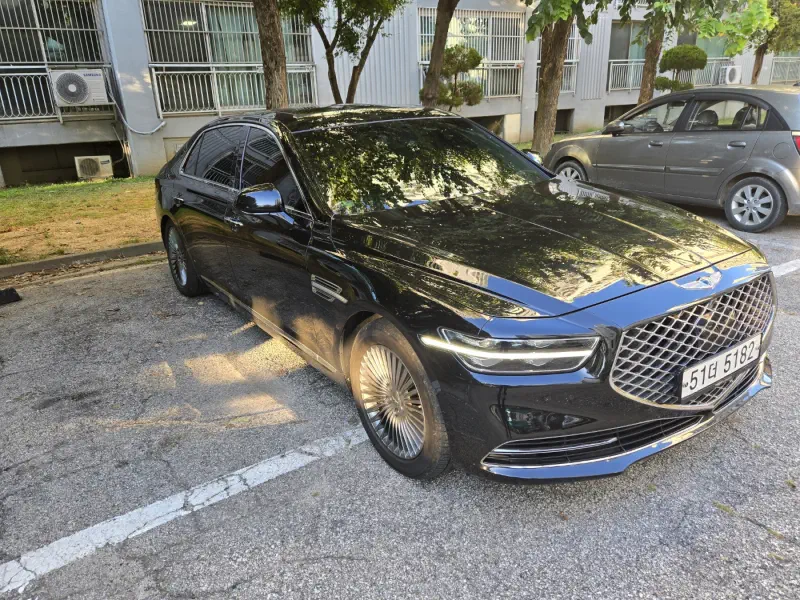 Genesis G90