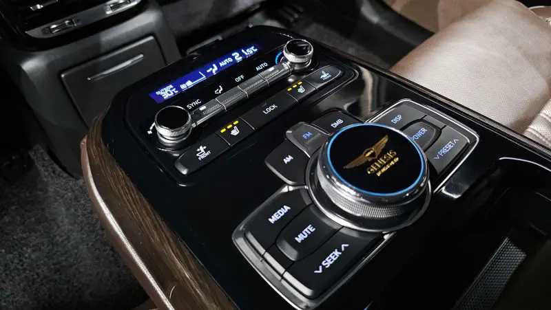 Genesis EQ900