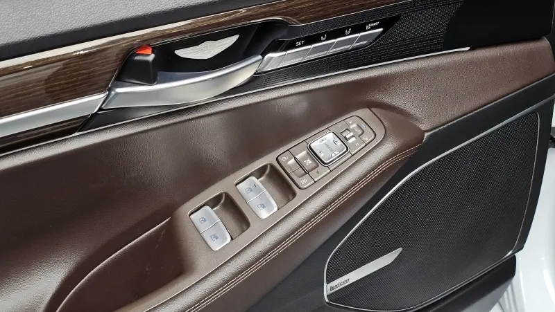Genesis EQ900