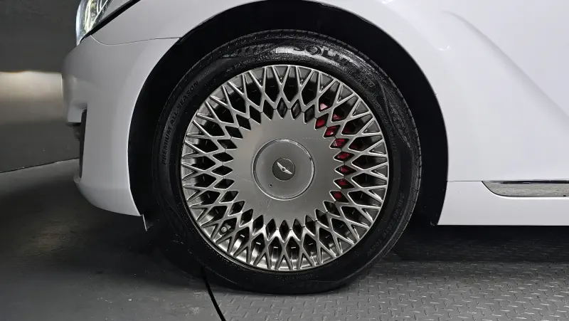 Genesis EQ900
