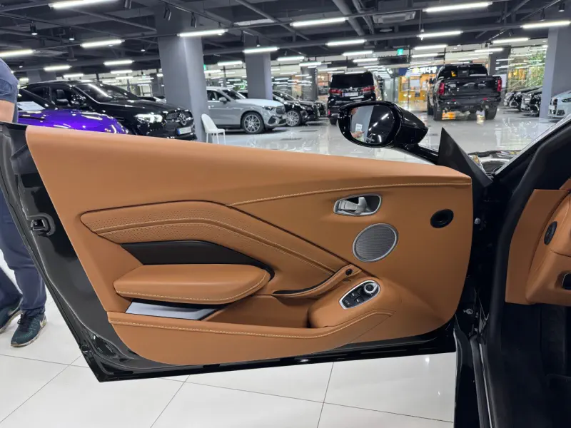 Aston Martin Vantage