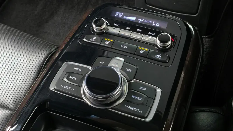 Genesis EQ900