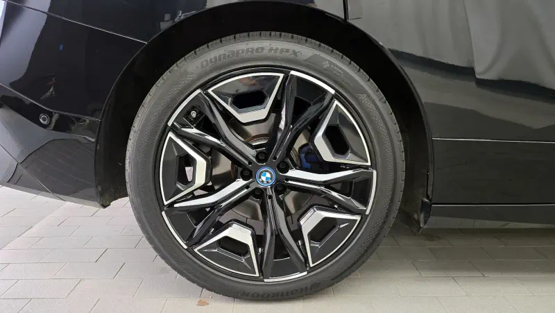 BMW iX