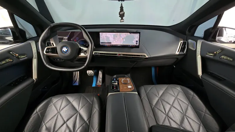 BMW iX