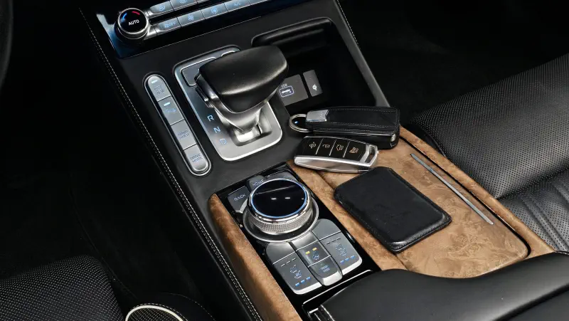 Genesis G90