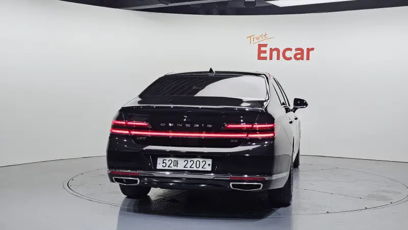 Genesis G90