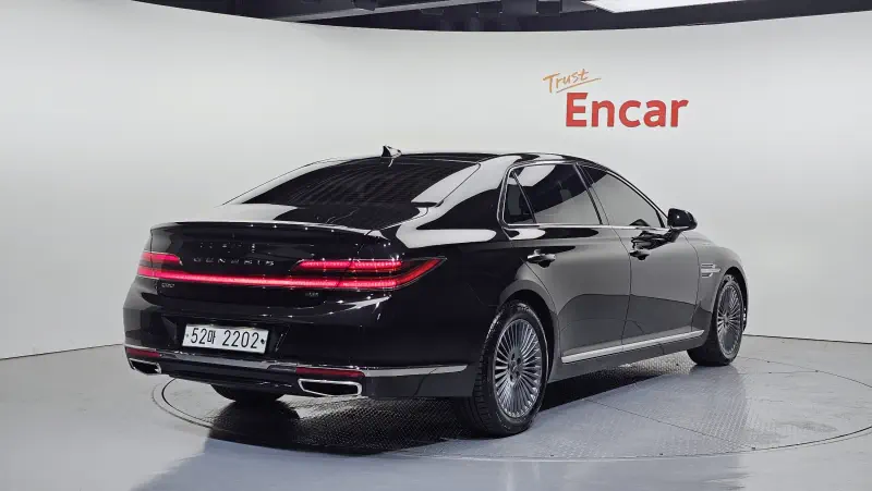Genesis G90