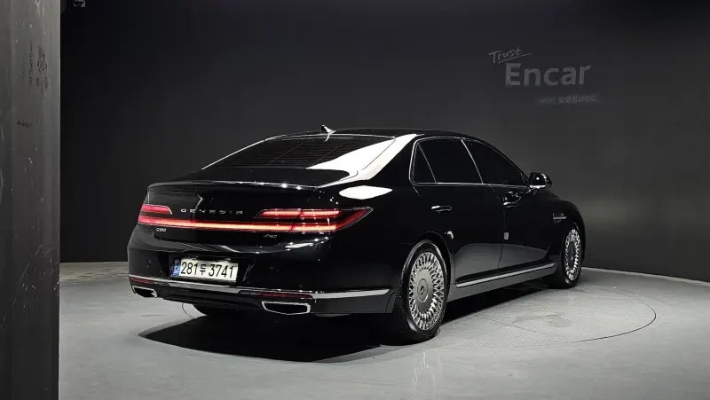 Genesis G90