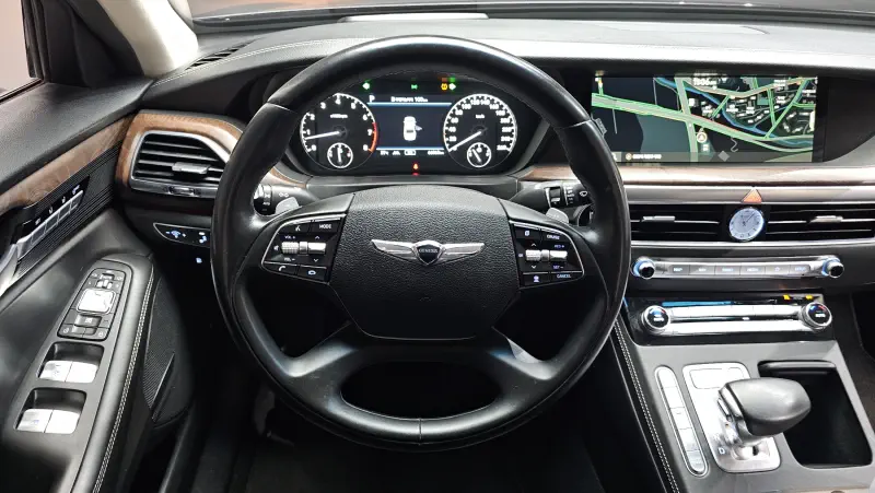 Genesis G90