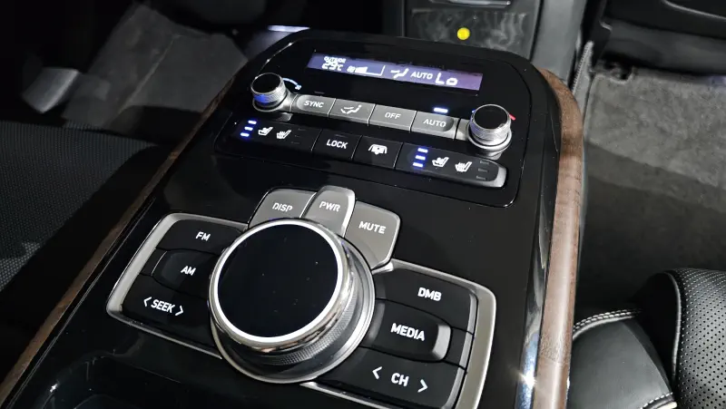 Genesis G90