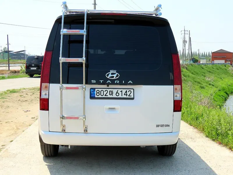 Hyundai Staria