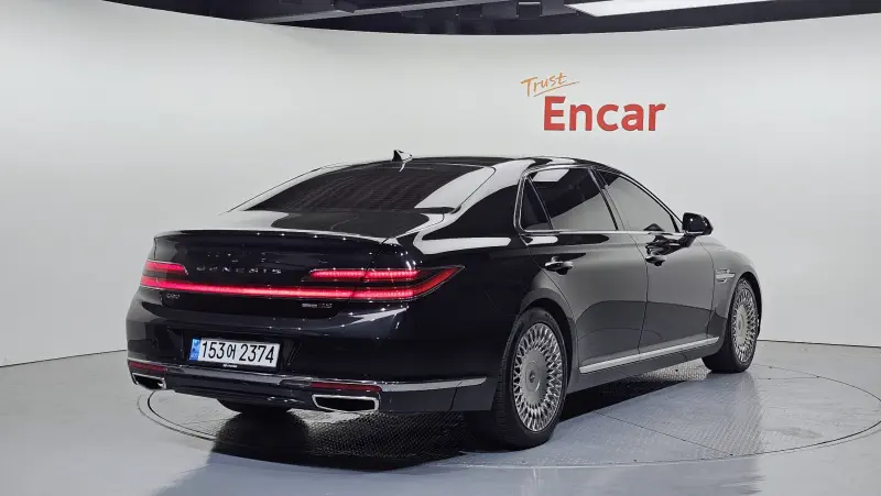 Genesis G90