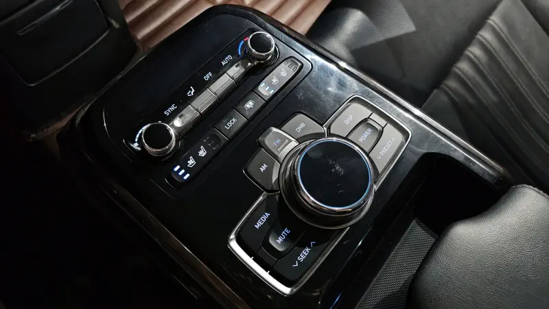 Genesis EQ900
