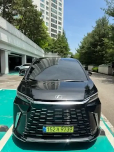 Lexus LM500h