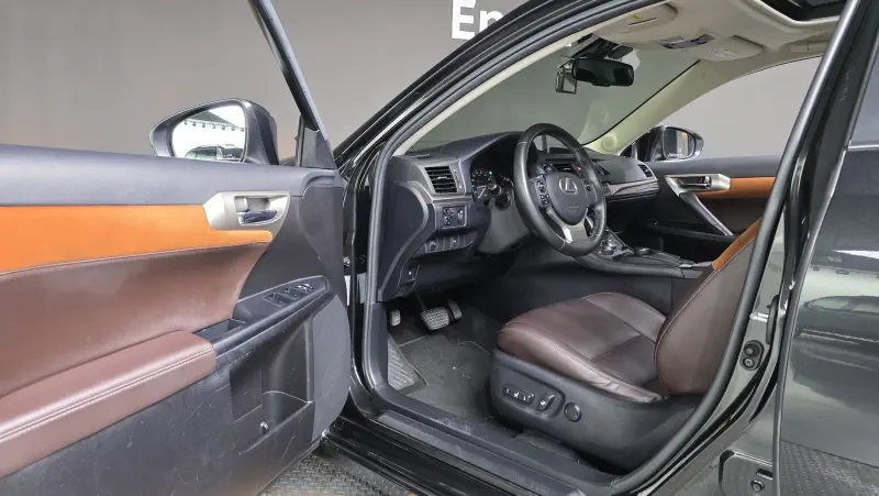 Lexus CT200h