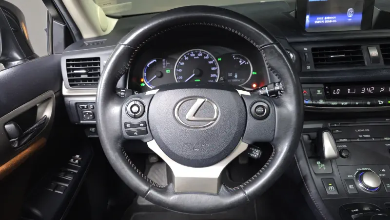 Lexus CT200h