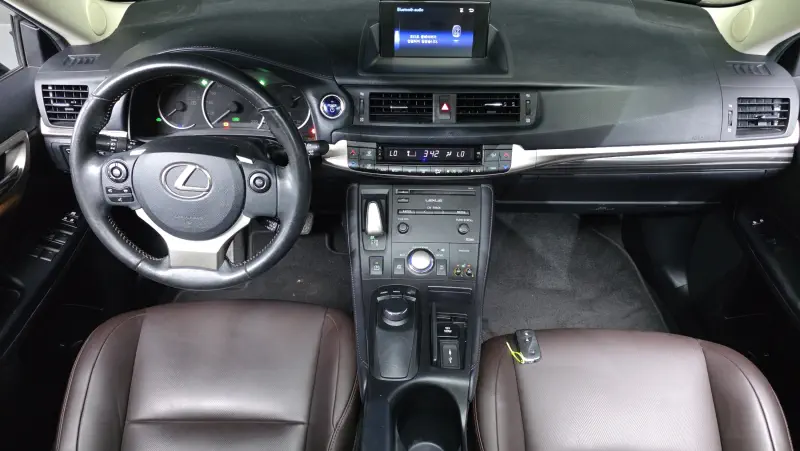 Lexus CT200h
