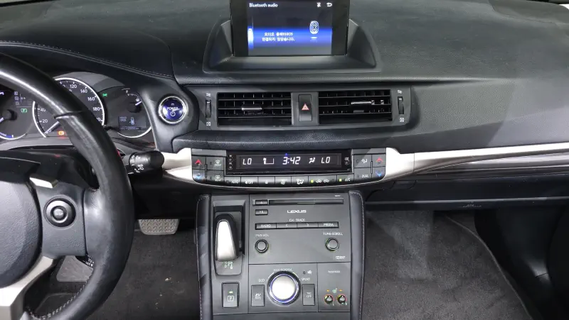 Lexus CT200h