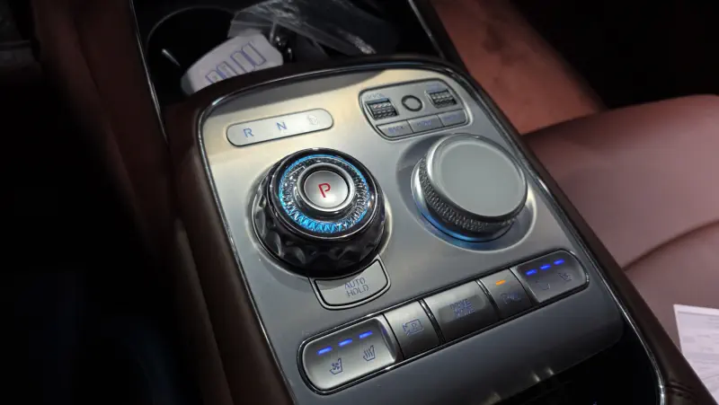 Genesis G90