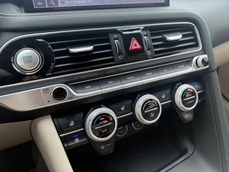 Genesis G70