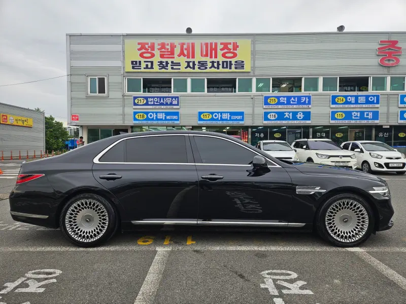 Genesis G90