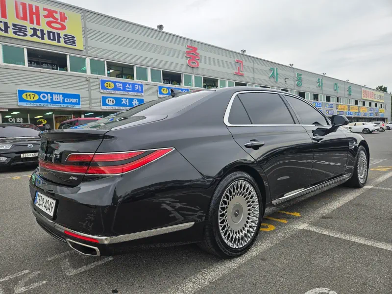 Genesis G90