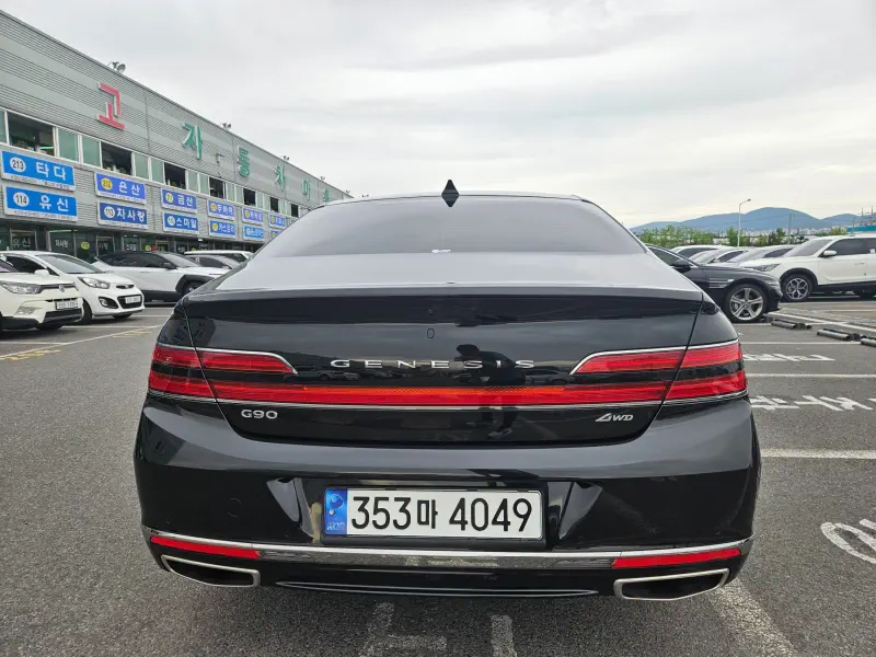 Genesis G90