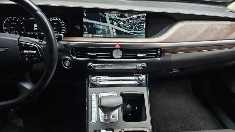 Genesis G90