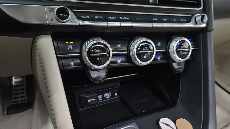 Genesis G70