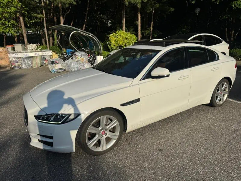 Jaguar XE