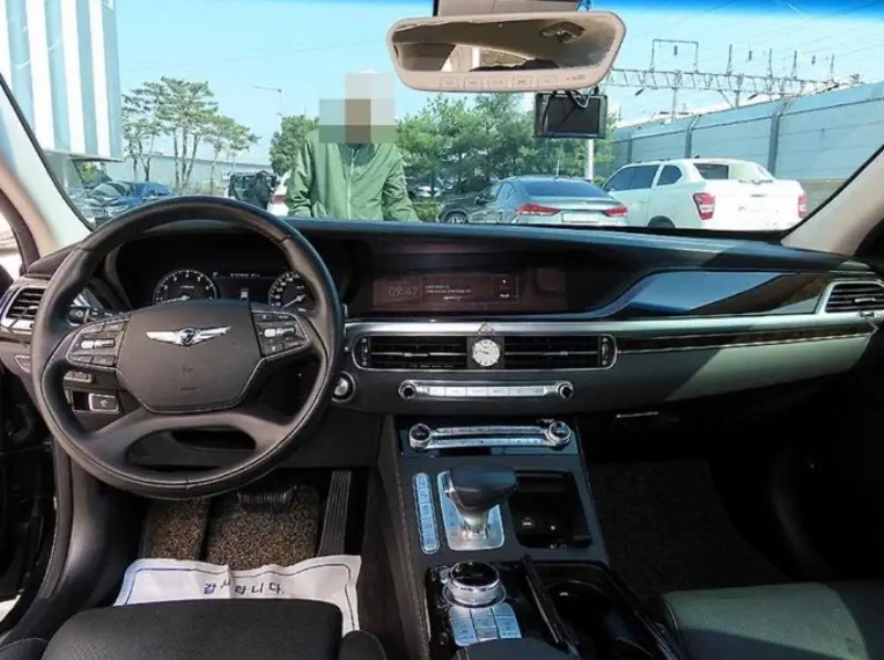 Genesis G90
