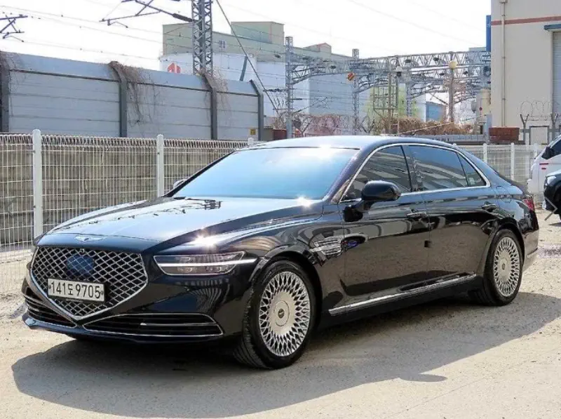 Genesis G90