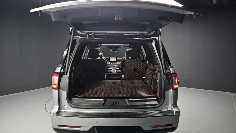 Lincoln Navigator