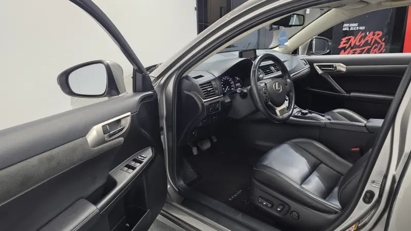 Lexus CT200h
