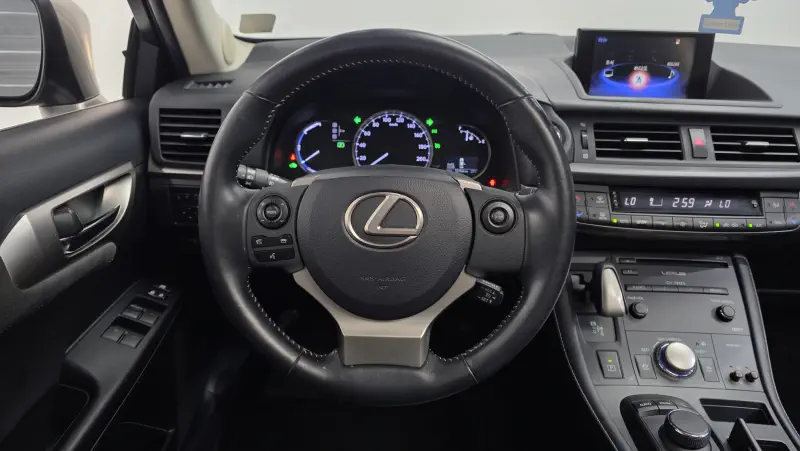 Lexus CT200h