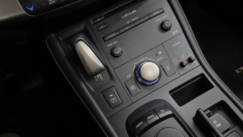 Lexus CT200h