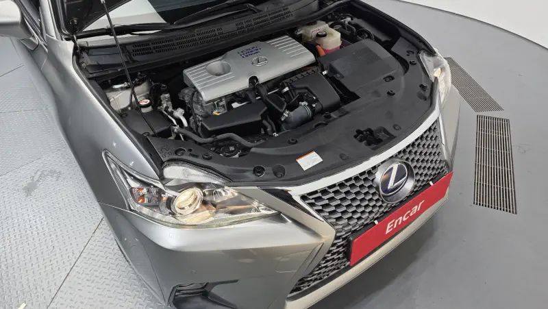 Lexus CT200h