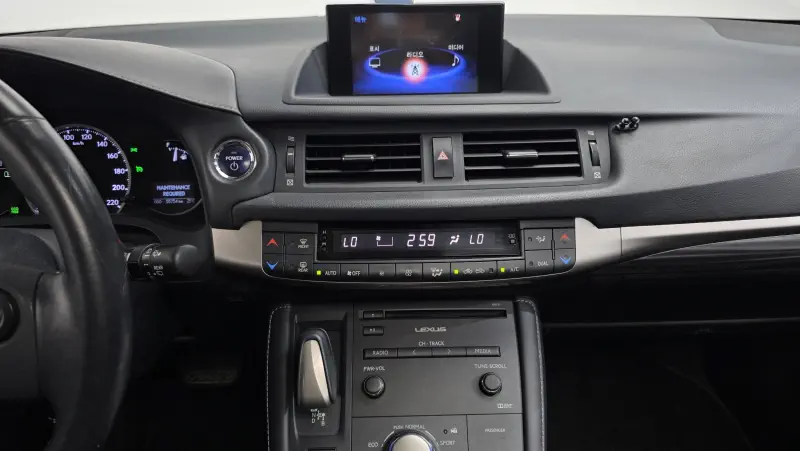 Lexus CT200h
