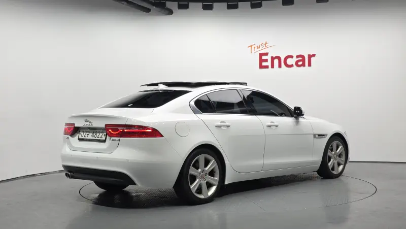 Jaguar XE