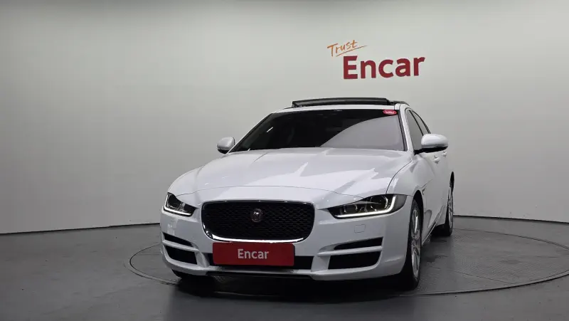Jaguar XE