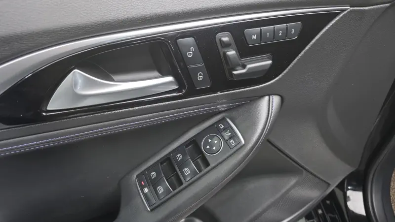 Infiniti Q30