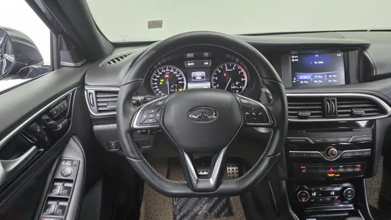 Infiniti Q30
