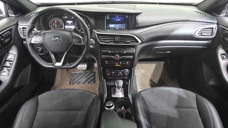 Infiniti Q30