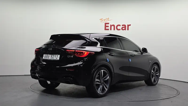 Infiniti Q30