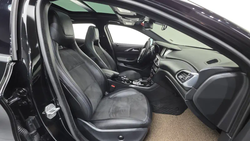 Infiniti Q30