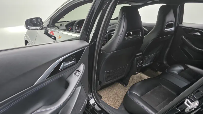 Infiniti Q30