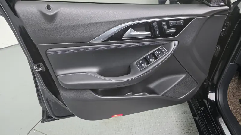 Infiniti Q30
