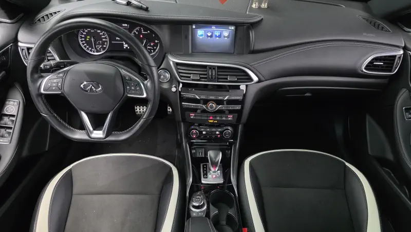 Infiniti Q30